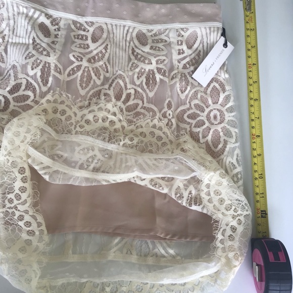 Lovers and Friends Ella lace mini skirt - Picture 7 of 16